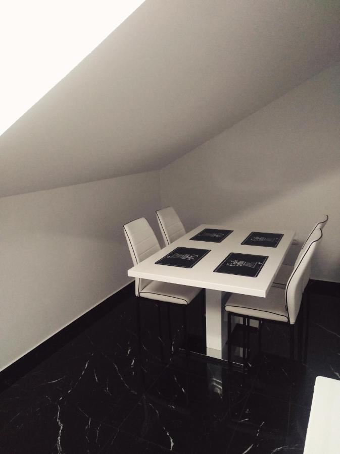 Sunshine Apartments Karlobag Bagian luar foto