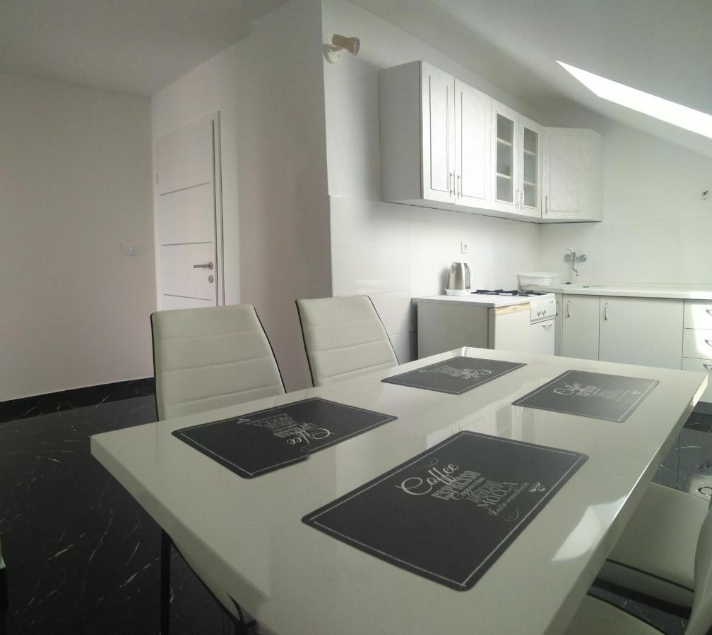 Sunshine Apartments Karlobag Bagian luar foto