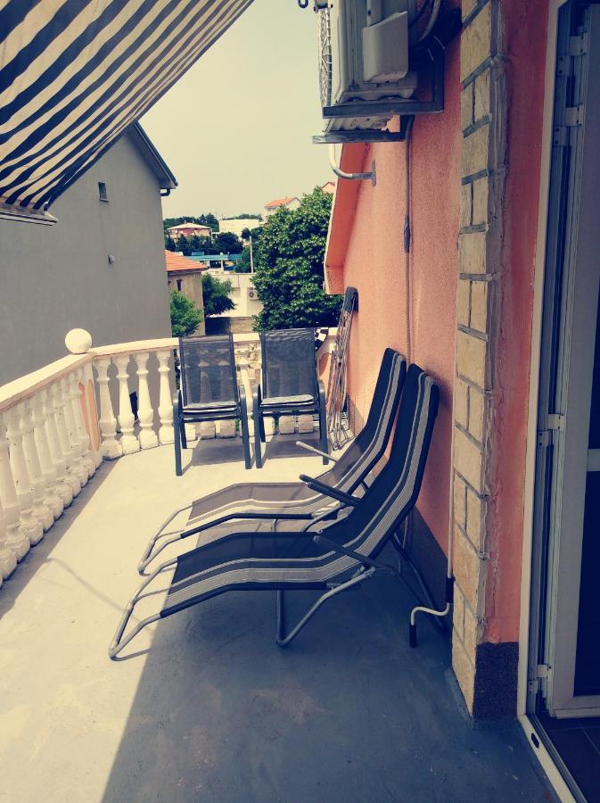 Sunshine Apartments Karlobag Bagian luar foto